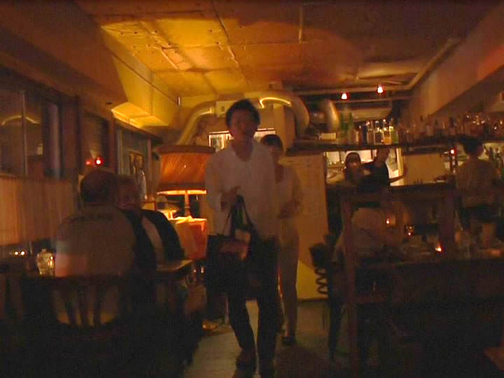 お二人がBarに到着！